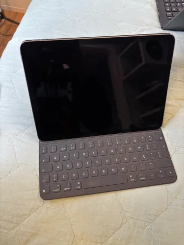 Capa Teclado Apple Smart Keyboard Folio para iPad Air (4ª/5ª gen) e iPad Pro 11"