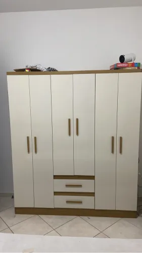 Guarda roupa 6 portas com cabideiro