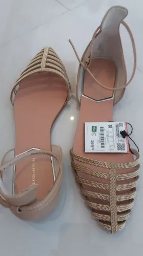 Sapatilha dourada da Zara - linda para o dia dia ou em momentos especiais Marca - Zara Nun