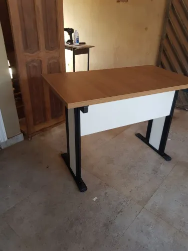 ESCRIVANINHA/MESA (EM CASTANHAL)