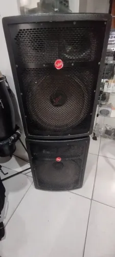 PAR DE CAIXA ATIVA E PASSIVA LEACS - 15 POLEGADAS DE 300W RMS<br>R$ 2.500,00