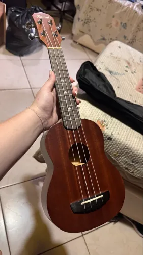 Ukulele kalani nunca usado