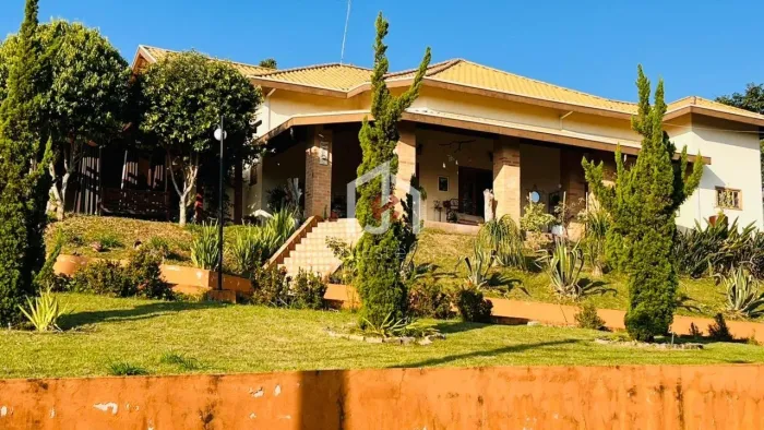 Casa com 3 dormitórios sendo 2 suítes no Condomínio São Félix do Cataguá em Taubaté