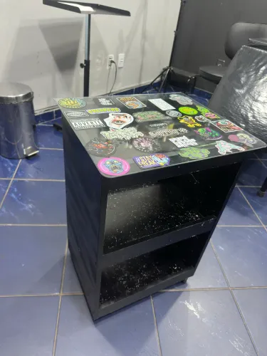 Bancada e carinho auxiliar para tatuador 