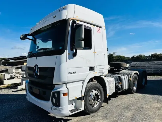 Cavalo Truck MB 6X2 2546 LS Actros 460CV.