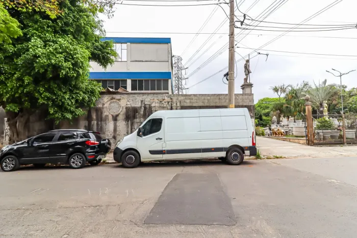 Prédio comercial na Rua Constantino de Sousa, 60 750 m²