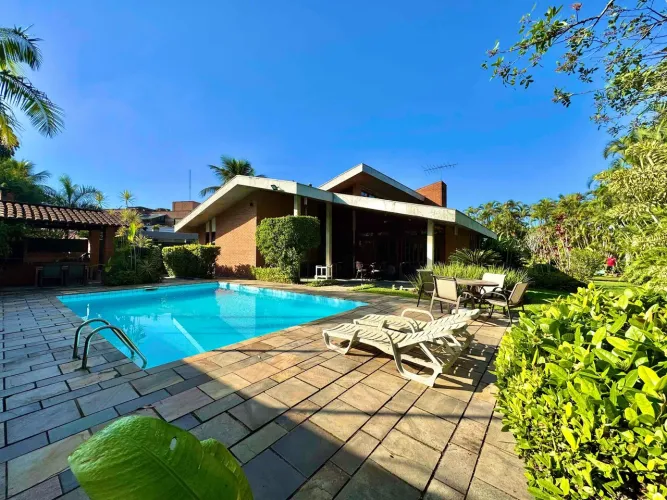 Casa à venda em condomínio fechado na Praia da Enseada, Guarujá, SP | Qvista inteligência 