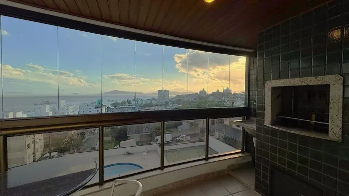 Apartamento em Coqueiros com 3 quartos e Vista Mar - Florianopolis