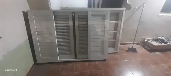 Vende 2 Janelas de madeira em boas condições.