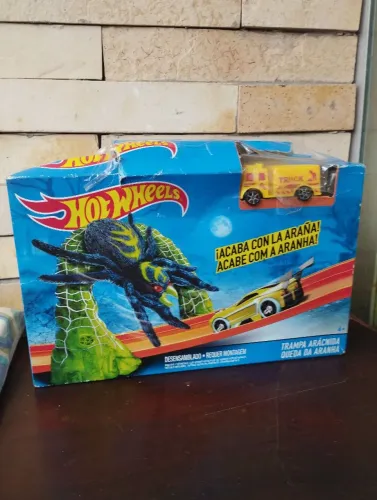 Pista Hot Wheels Acabe com a aranha.