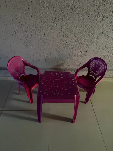 Mesinha infantil rosa + 2 cadeiras