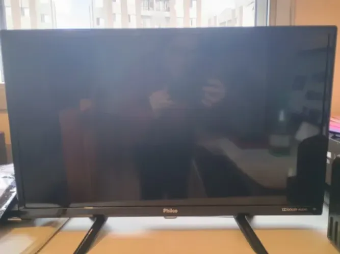 VENDO TV 25 POLEGADAS PHILCO LED SEMI NOVA COM CONTROLE FUNCIONANDO