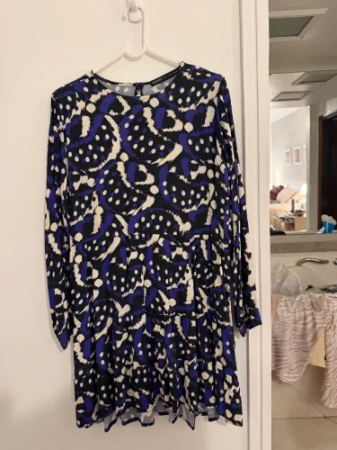 Vestido estampado roxo com preto e branco AMARO, tamanho M