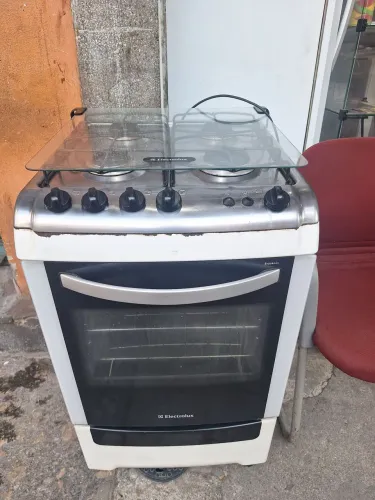 Fogão 4 Bocas Electrolux em bom estado e funcionando. 