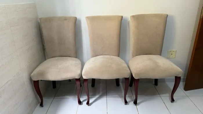 Lindas cadeiras estilo Luis IV