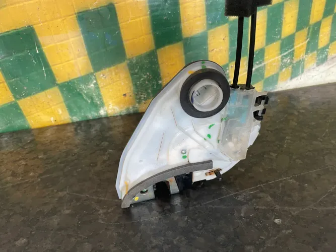 Tranca porta traseira esquerda honda hrv 2025