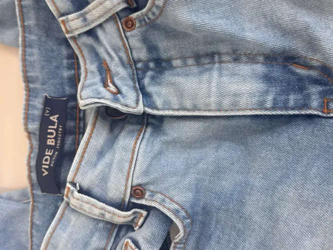 Calça Jeans vide bula