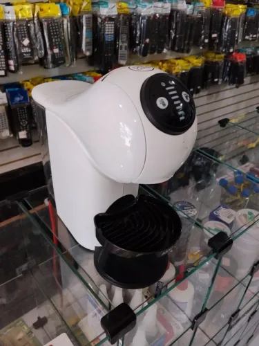 CAFETEIRA DE CAPSULA ARNO DOLCE GUSTO GENIO S BASIC BRANCA 127V - USADA