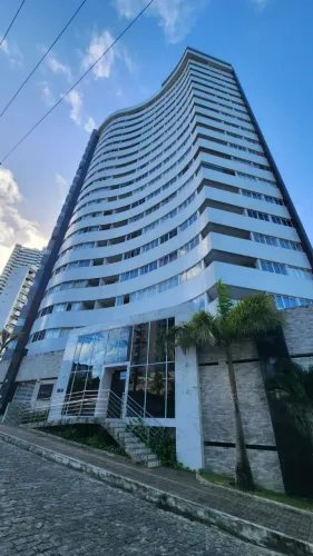 Apartamento no miramar com 2 quartos sendo 1 suíte.