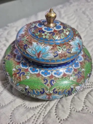 Linda peça em cloisonne