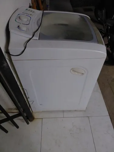 Vende-se máquina de lavar roupa Electrolux funcionando normal R$700,00