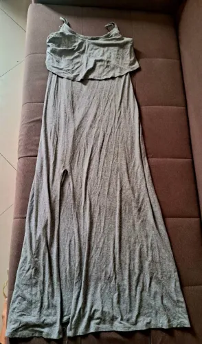 Lindo vestido longo tamanho G de alcinhas, com fenda na frente