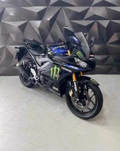 YAMAHA YZF R3-MONSTER 2023 ÚNICO DONO