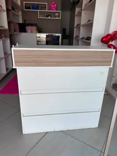 Vendo barato pra sair rápido balcão para caixa 