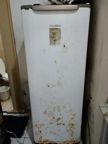 Geladeira pra retirada 200 reais em perfeito estado