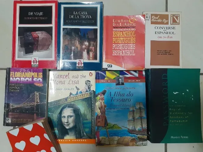 LIVROS EM ESPANHOL E INGLÊS E DICIONÁRIOS