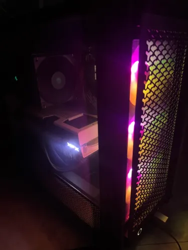 PC GAMER ULTRA HIGH-END AM5 RYZEN 7 9850X 3D + RX 9070 XT + 32GB RAM DDR5 