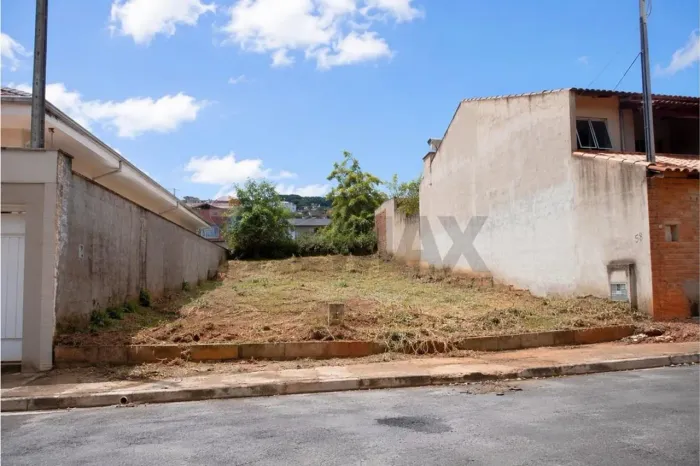 Terreno Plano 330 m² no bairro Santos Dumont, JF - Localização estratégica e fácil acesso.