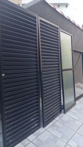 Porta balcão 2metros de cumprimento por 80 de largura 