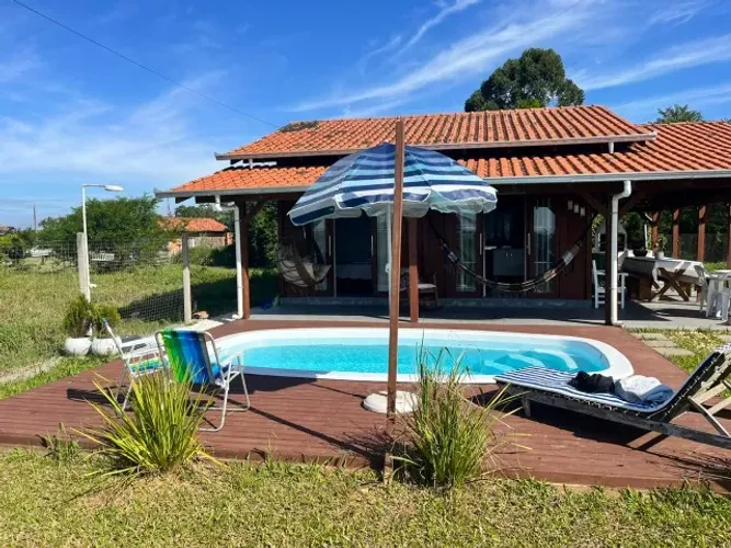 Casa com piscina próxima à lagoa e praia, tranquilidade e natureza!