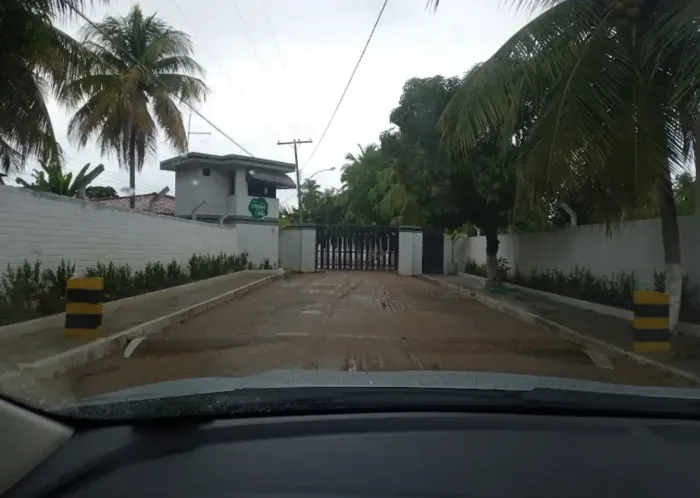 Imóvel para aluguel possui 250 metros quadrados com 3 quartos em Ipioca - Maceió - AL