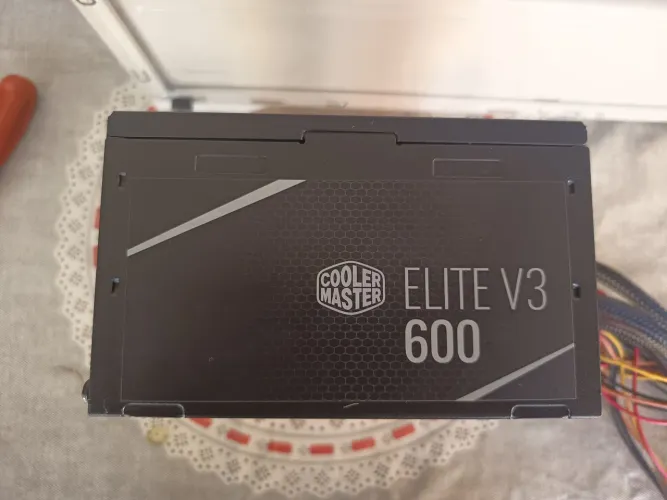 Fonte Cooler Master Elite V3 de 600W