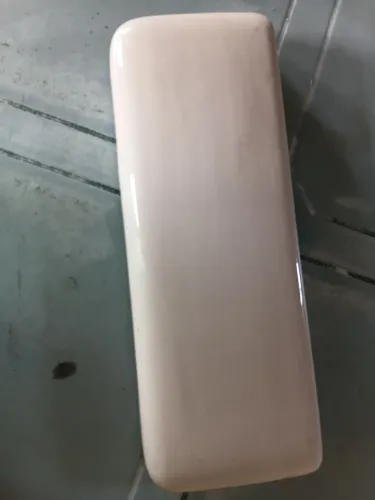 Tampa de descarga de vaso sanitário celite40,00 creme ref.1390,usada,inteira