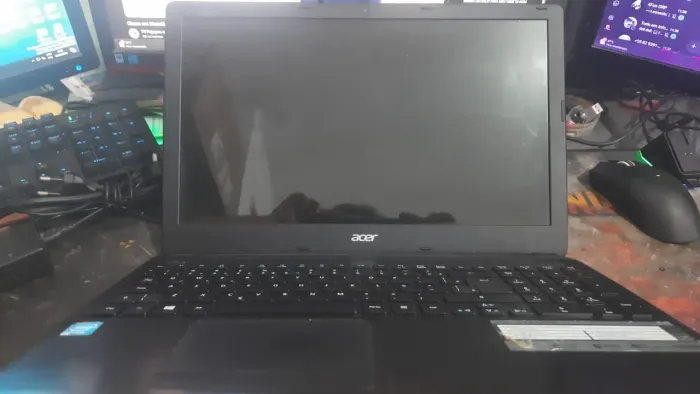 Notebook acer 8gb ram SSD Sat 256 teclado zero bateria ? bateria viciada resto todo ok