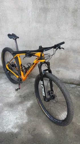 Specialized de carbono