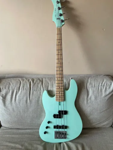 Baixo Canhoto SIRE Marcus Miller U5 short scale (escala curta)