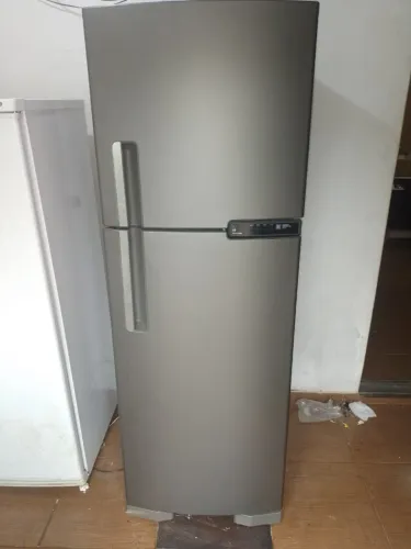 Vende-se geladeira dúplex Frost Free da Brastemp com capacidade de 389 litros