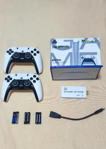 Vídeo Game Portátil Retrô M15 Plus 4K 64GB com 2 Controles Sem Fio.
