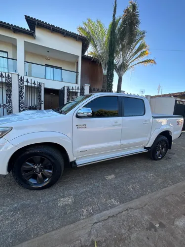 Toyota Hilux CD SRV D4-d 4X4 3.0 TDI Diesel AUT 2014
