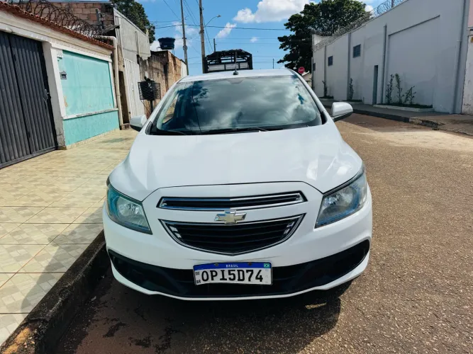 Vendo Onix 2013 1.4 completo