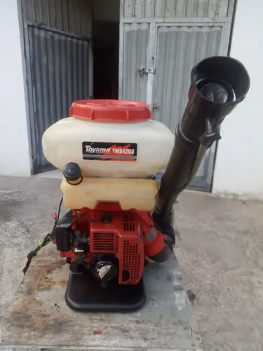 Pulverizador costal Toyama funcionando perfeitamente