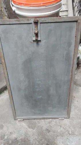 Tampa ou porta, prá bomba de água, caixa de água, idrometro etc.