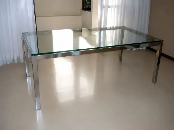 Base de mesa em aço inox 304 polido ou escovado.