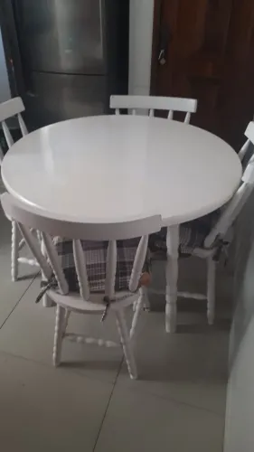 Mesa de madeira branca 