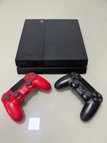 PS4 FAT 500GB DESBLOQUEADO + 2 CONTROLES - PRONTO PARA JOGAR