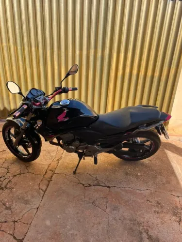 Essa linda moto pode ser sua.